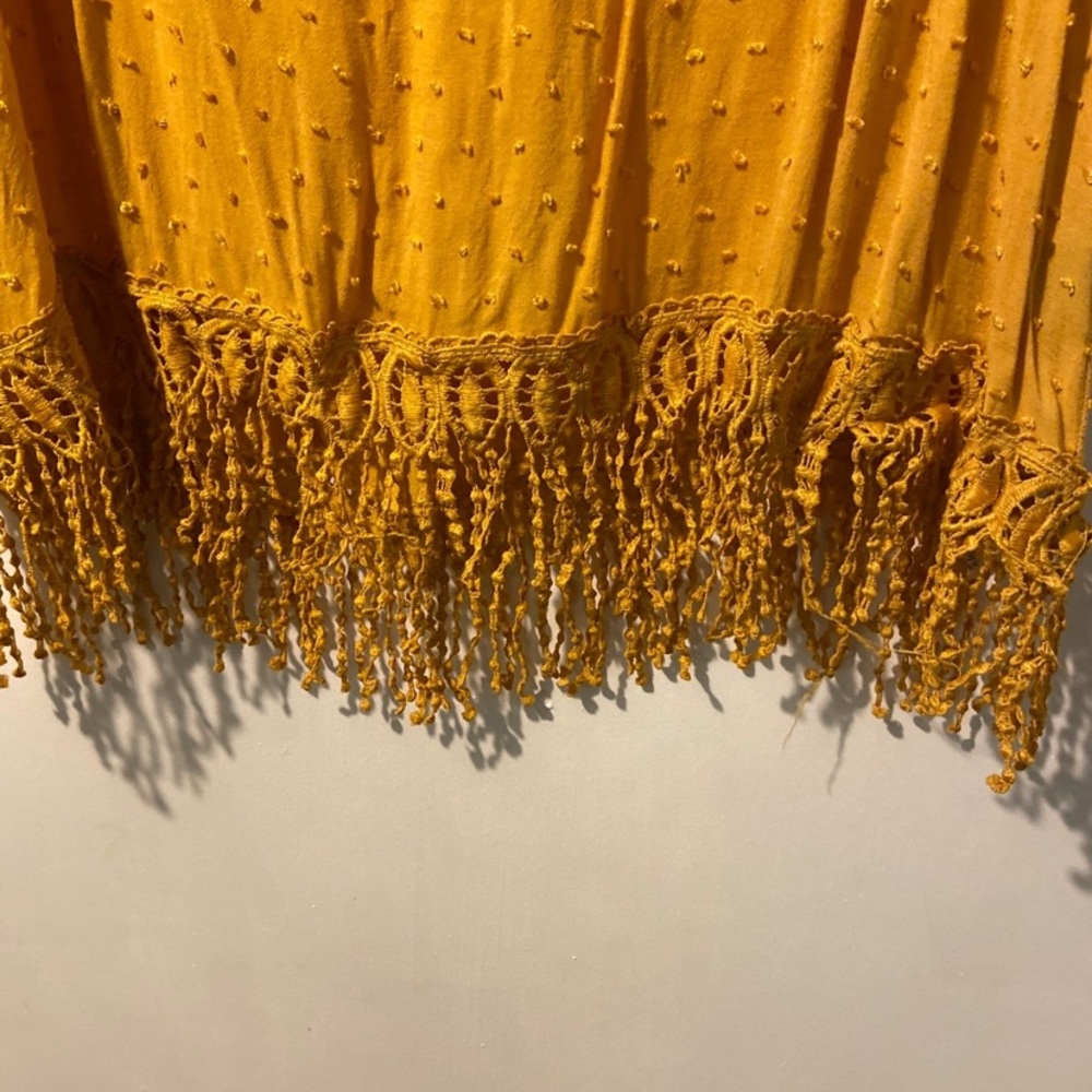 Cute gold fringe tank top. - Picture 3 of 4